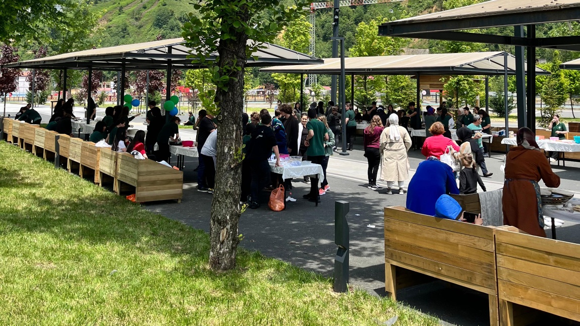 Düzenlediğimiz Kermes ve Serbest Çalışmalardan Oluşan Resim Sergimiz