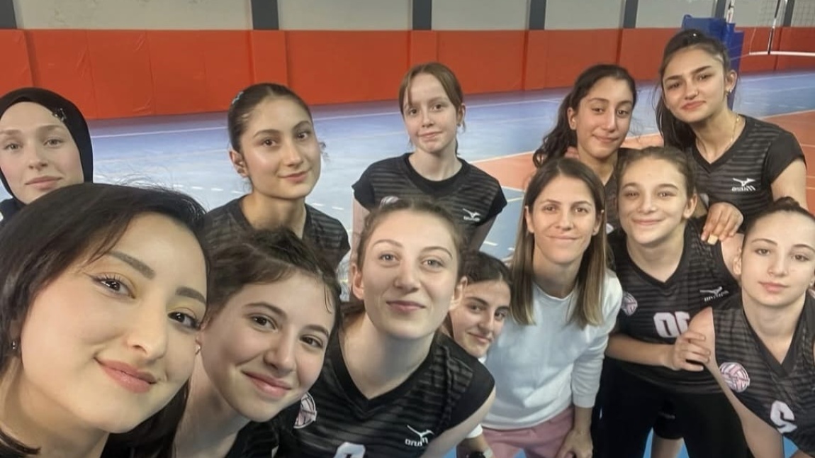 VOLEYBOL'da ÇEYREK FİNAL